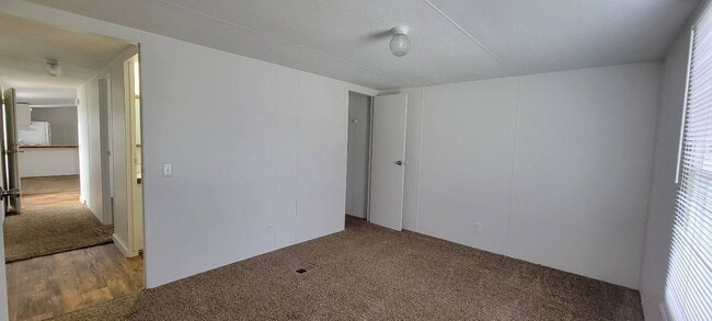 Building Photo - Ready to Move in