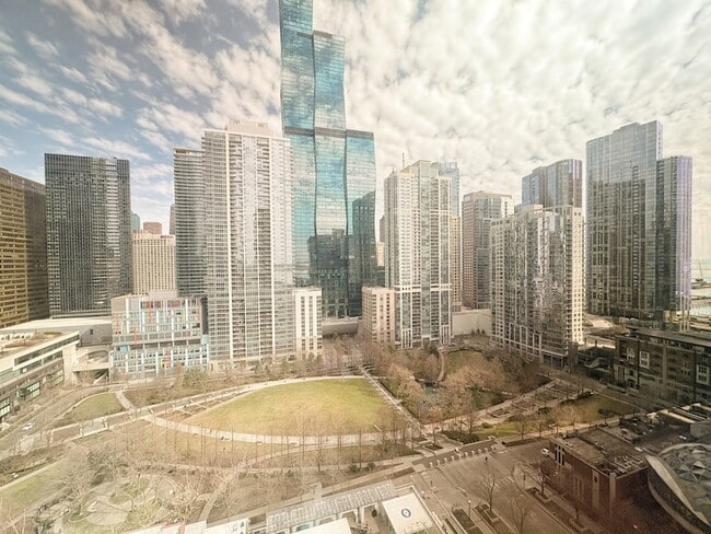 Building Photo - 360 E Randolph St