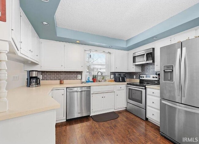 Building Photo - 13717 E Ridgeview Ct