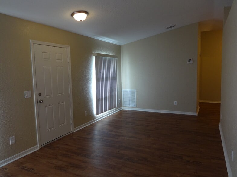 Building Photo - 3965 SW Laffite St