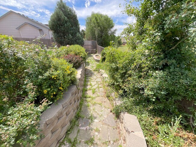 Building Photo - 4 Bedroom Home Available Near Constitution...