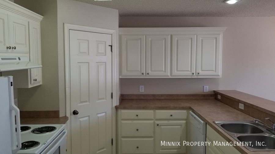 Building Photo - 3208 111th St