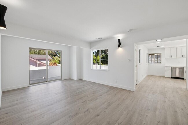 Building Photo - Stunning Luxury 2BR with Wraparound Deck in Downtown Palo Alto