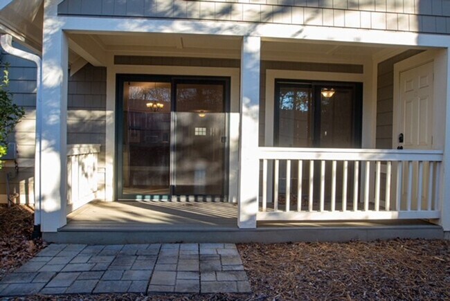 Building Photo - Townhouse right in Black Mountain available March 25th.