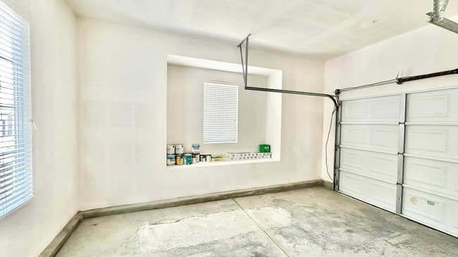 Building Photo - Fantastic Single-Story in the desirable an...
