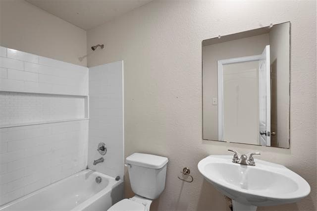 Building Photo - 2208 Sayle St