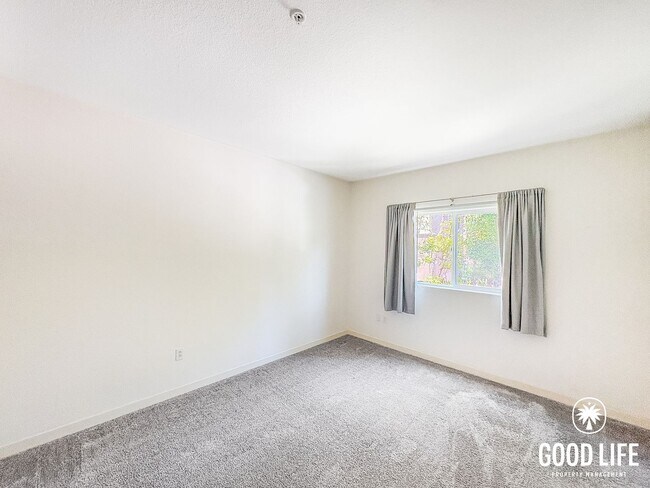 Building Photo - SD: Cozy 2BD/2BA Condo in Grantville with Fireplace, Balcony & W/D
