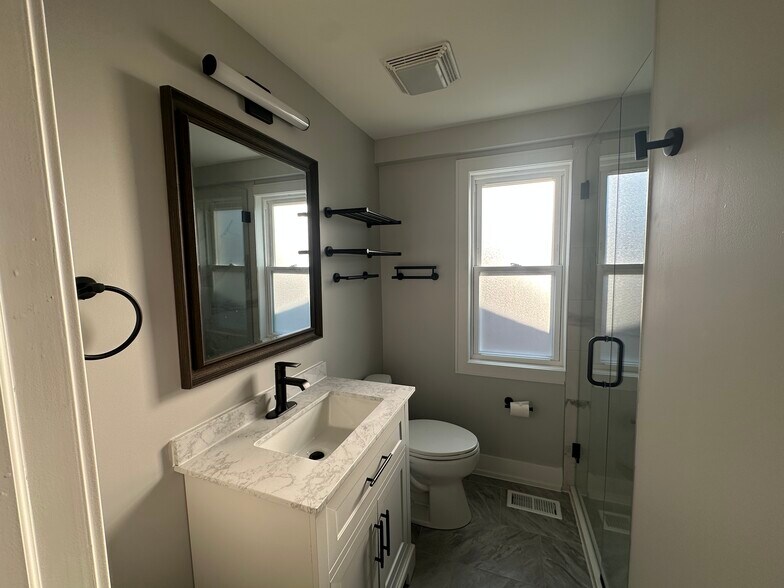 Bathroom - 4909 W Wellington Ave