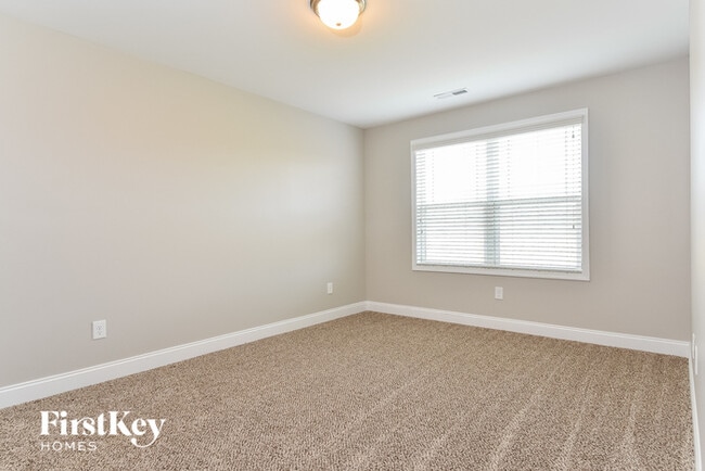 Building Photo - 743 Breeders Cup Dr
