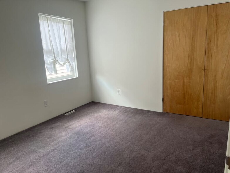 Bedroom 1 - 402 Warner st