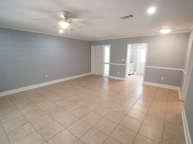 Building Photo - Renovated Duplex in Brandon - 2 Bedroom 1 ...