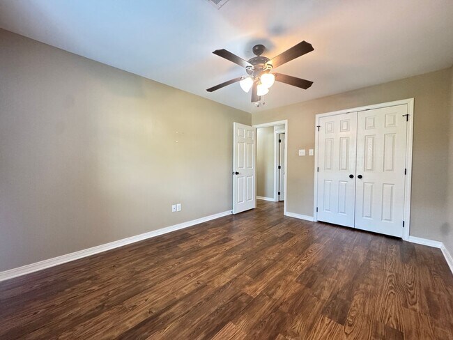 Building Photo - 3 Bed 2 Bath Townhouse in Ruston!