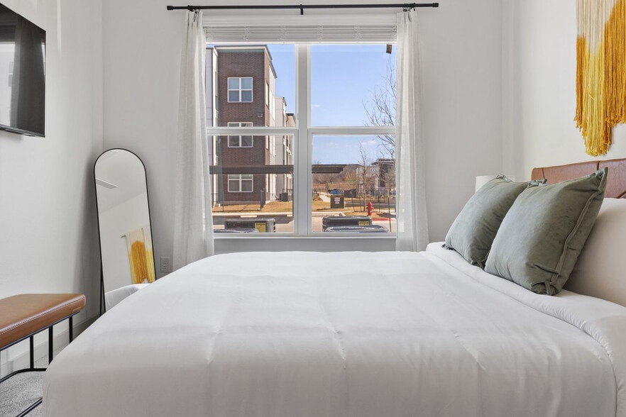 Building Photo - 1301 Leah Ave