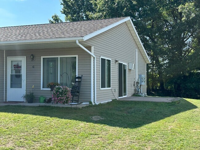 Building Photo - 315 Crestview Ln