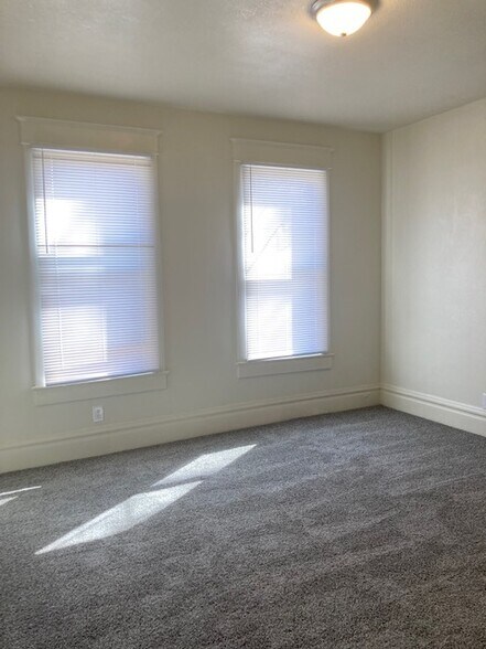 Building Photo - 2419 NE Madison Ave