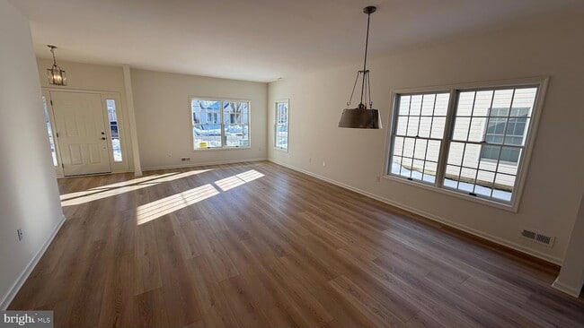 Building Photo - 49 Wagon Wheel Ln