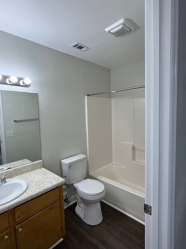 Building Photo - 119 Hambleton St