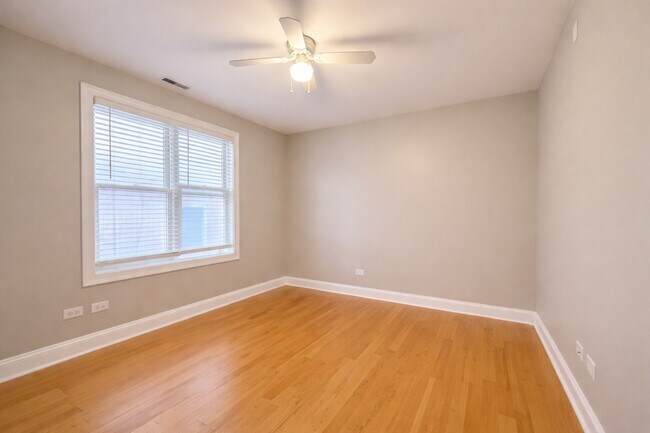 Building Photo - 6621 S Ingleside Ave