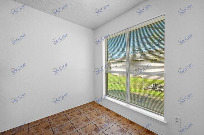 Building Photo - 2139 Vine Ln