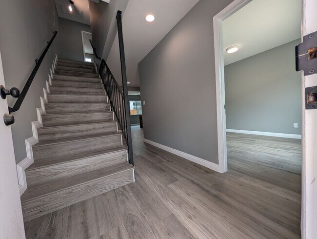 Building Photo - 1129 Cherry Ave