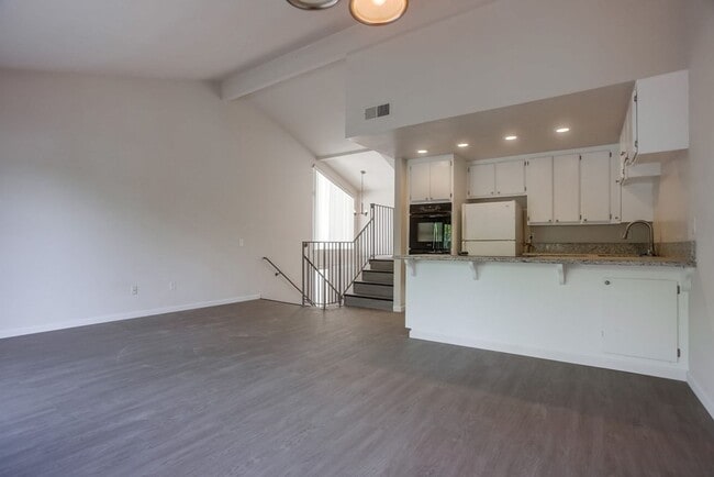 Building Photo - 243-243 N Granados Ave