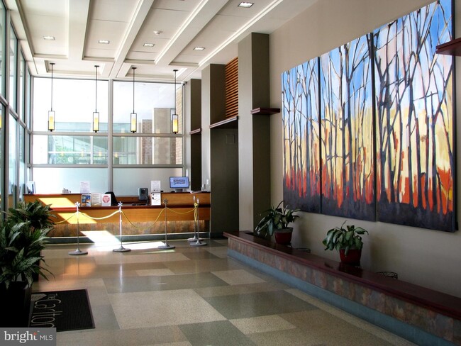 Building Photo - 4600 S Four Mile Run Dr