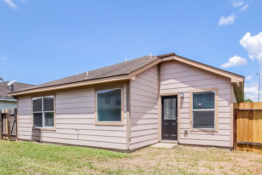 Building Photo - 302 Glencarry Trail