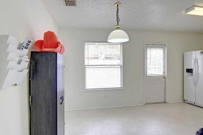 Building Photo - 7837 Wolverine Dr