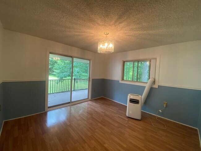 Building Photo - Secluded 4 bedrooms 3 baths with 2 car garage and fenced in yard in the town of Rutland for rent!