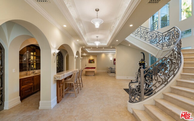 Building Photo - 718 N Rodeo Dr