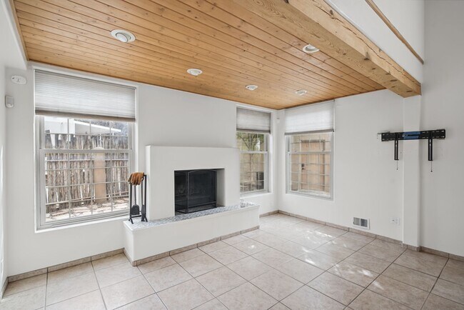 Building Photo - 4184 New Moon Cir