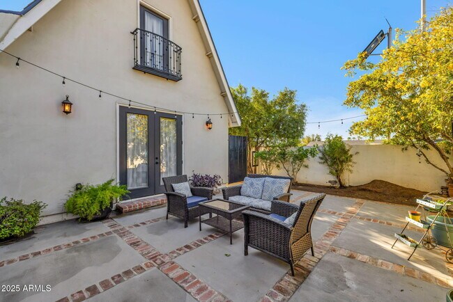 Building Photo - 4402 E Turney Ave