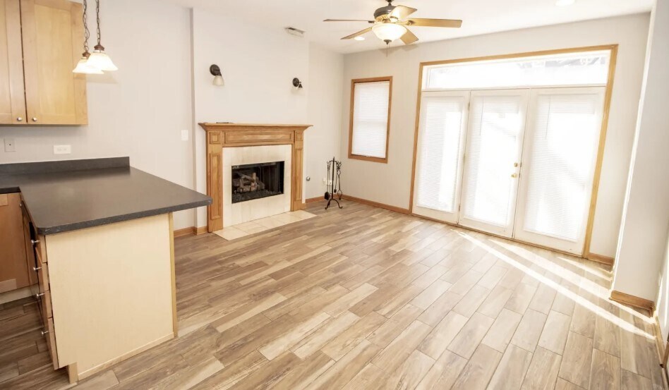 Living room with gas fireplace - 843 N Mozart St