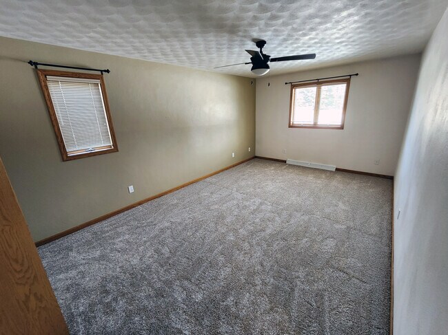Master Bedroom - 1502 W Weiland Ln