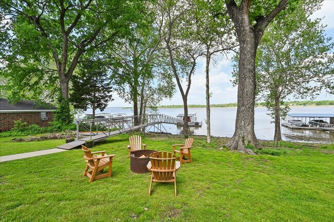 Building Photo - 1115 Red Bud Dr