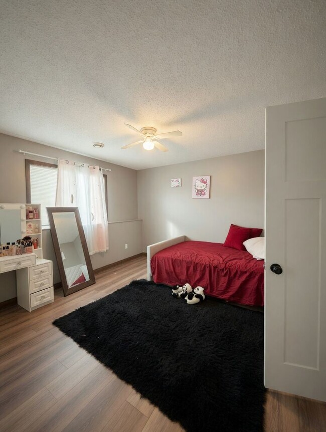 Building Photo - Awesome 4Bed 3Bath Home in Watertown!