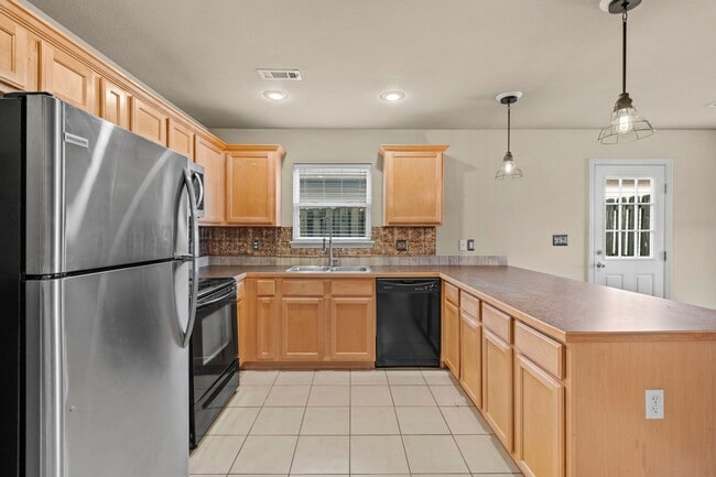 Building Photo - Wonderful two-story house