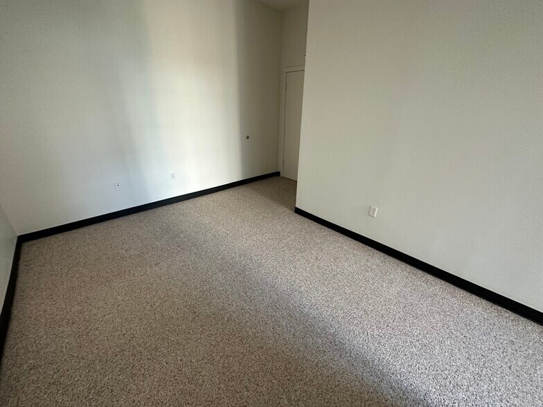 Building Photo - 147 E Berkeley St