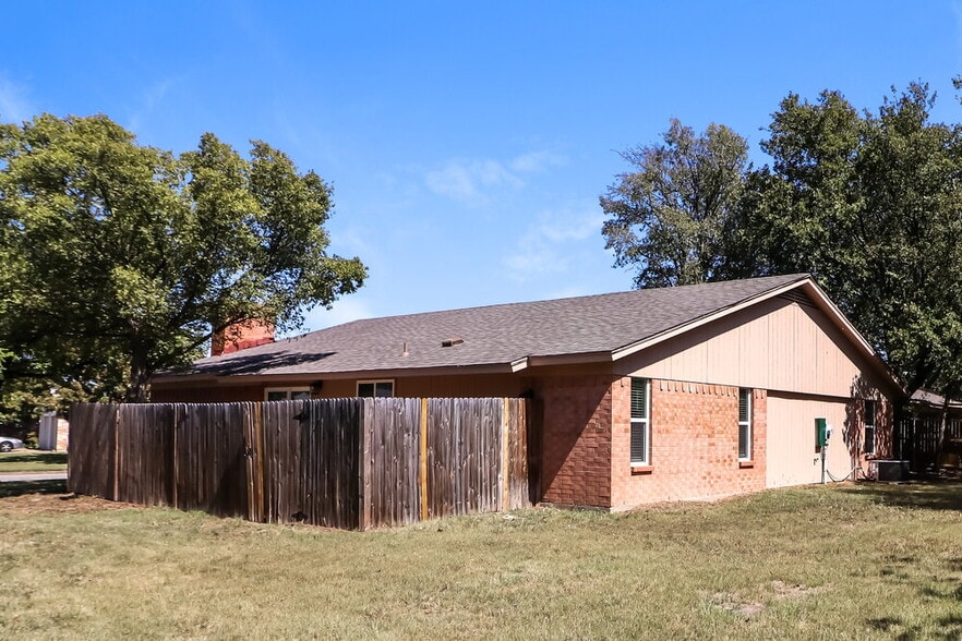 Building Photo - 3300 Chalmette Ct