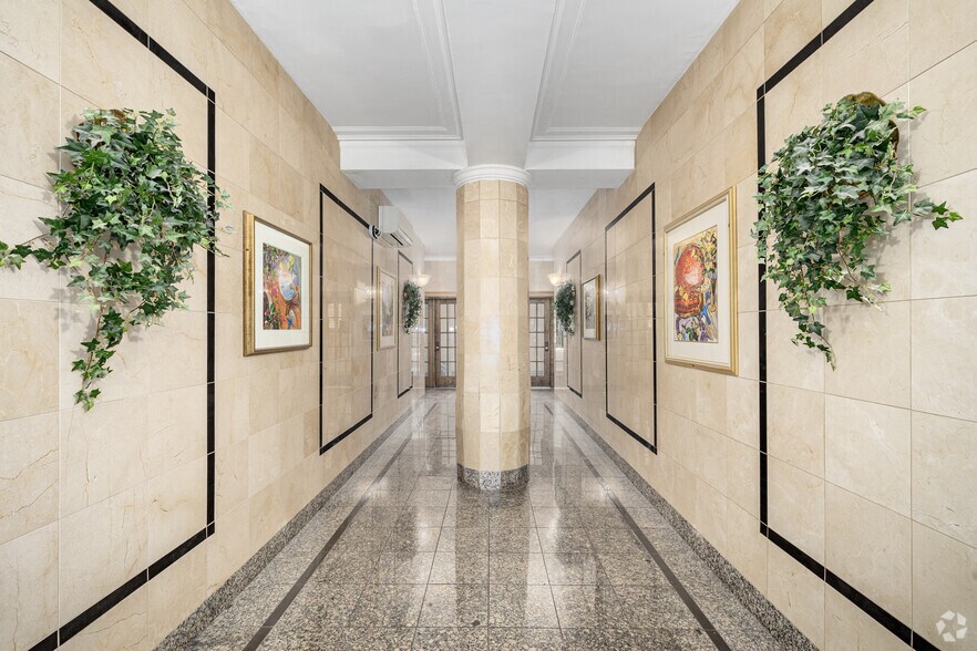 Lobby Photo - 2339 N. Geneva