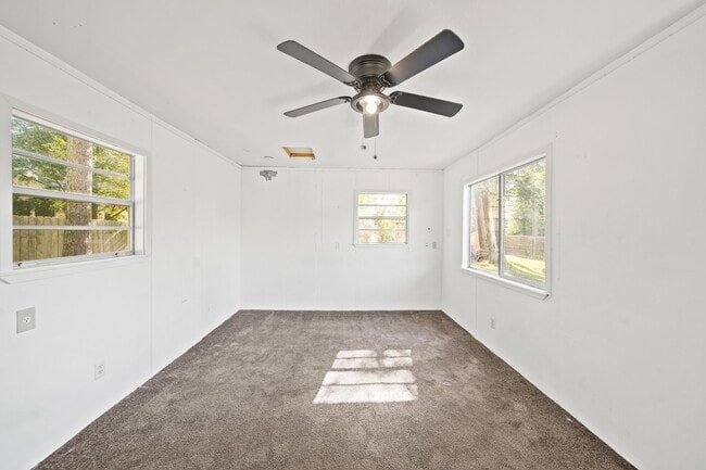 Building Photo - 230 Cool Cove