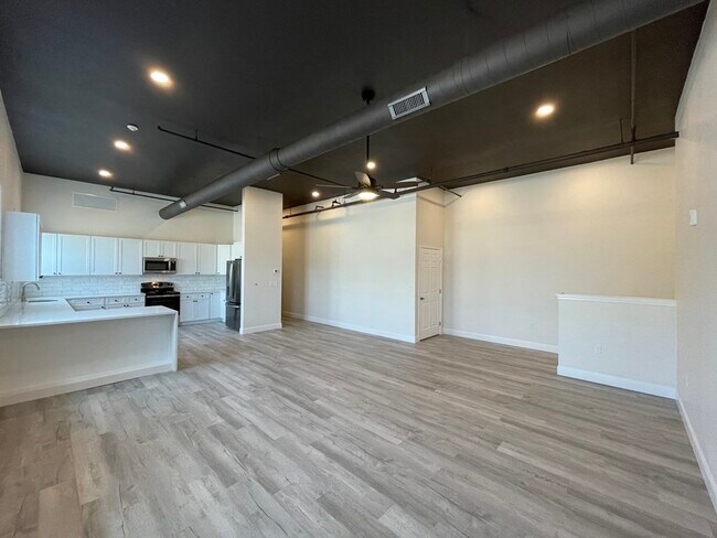 Building Photo - 449 Central St