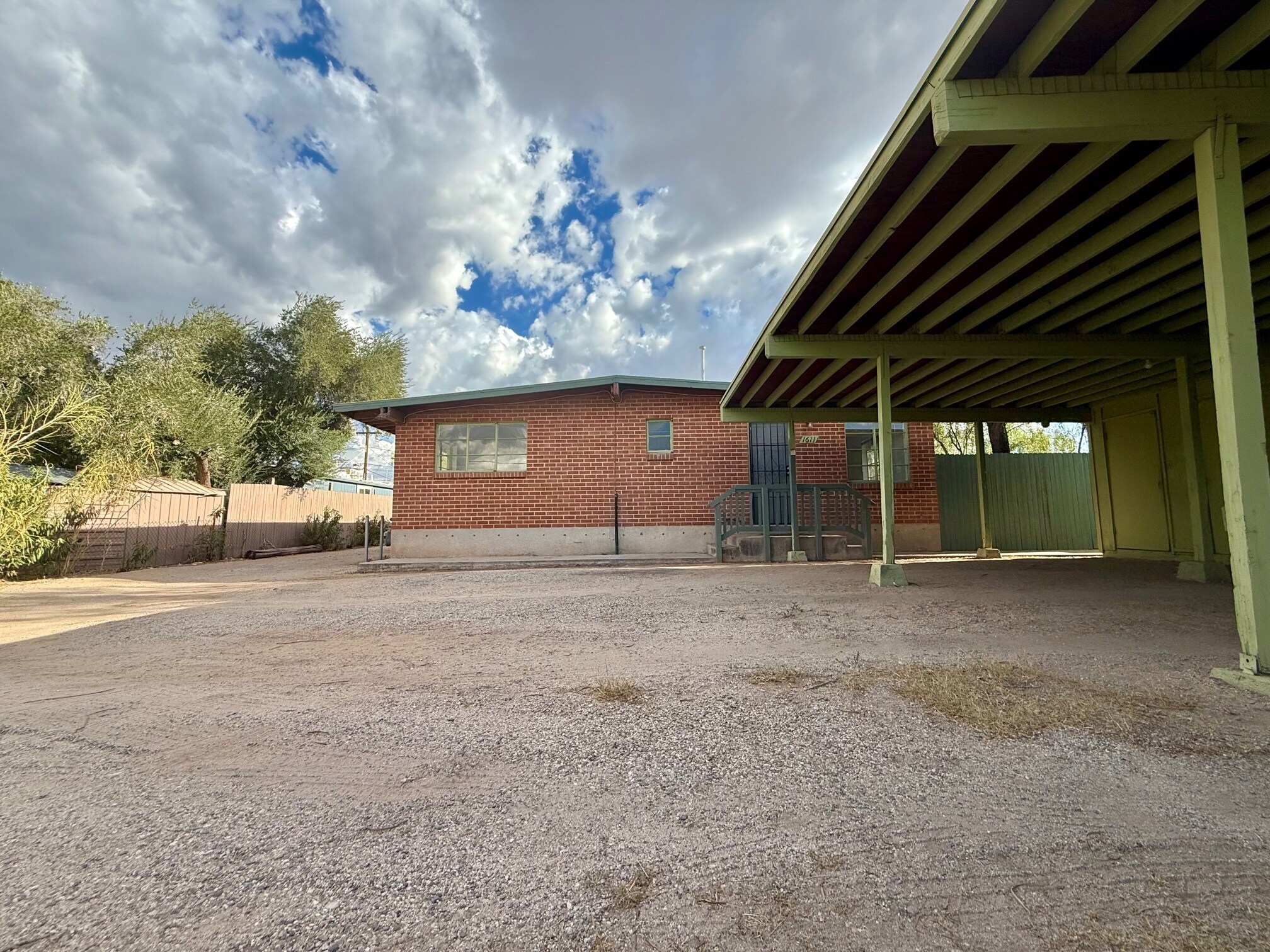 Building Photo - 1611 E Mitchell St