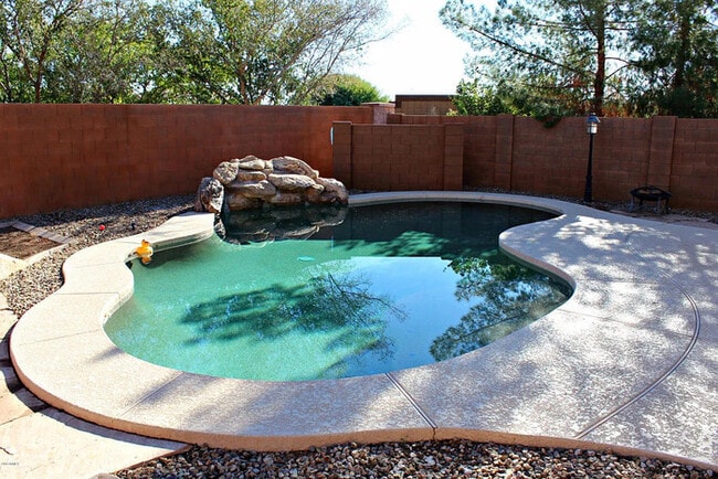 Building Photo - Surprise 4br With Pool
