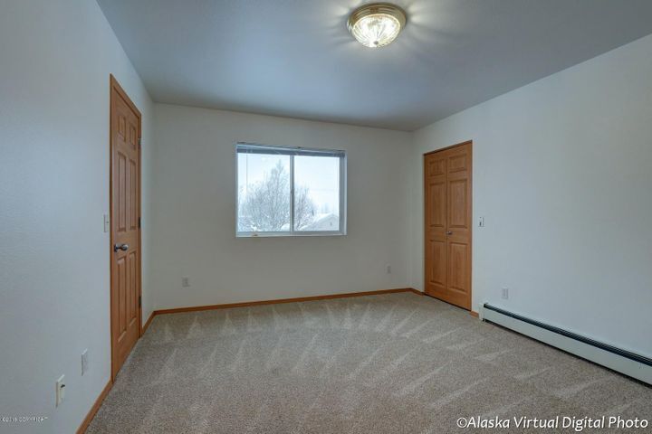 Building Photo - 1055 E Klatt Rd