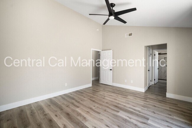 Building Photo - 3 Bedroom/2 Bath Home in Tyner Ranch - $2395 per month!