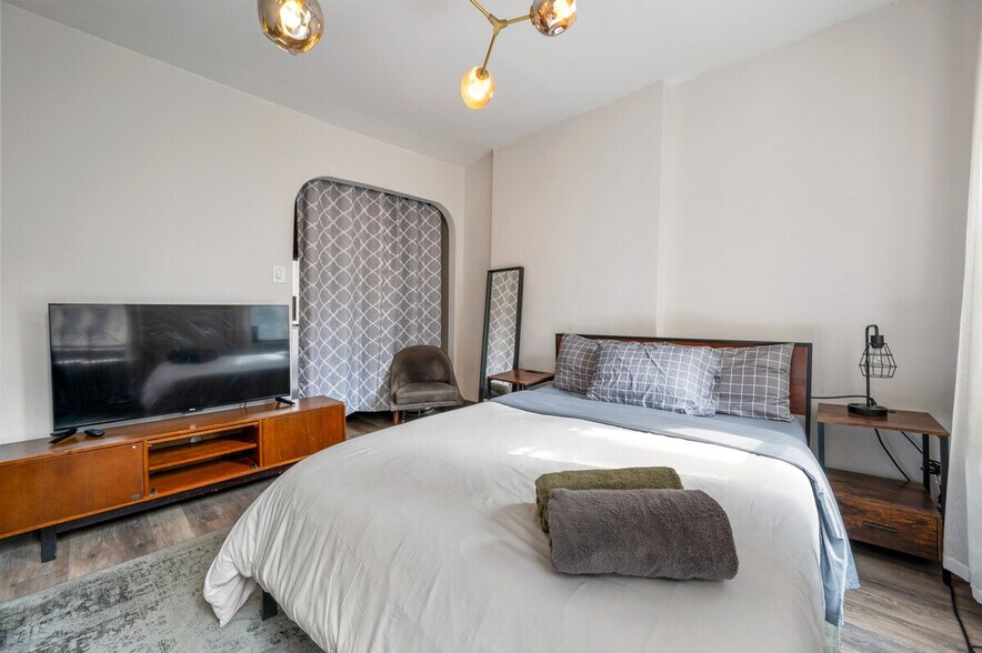 Building Photo - 330 E 61st St