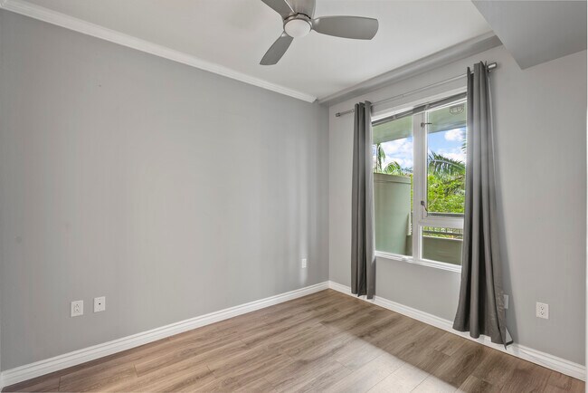 Building Photo - 300 W Beech St