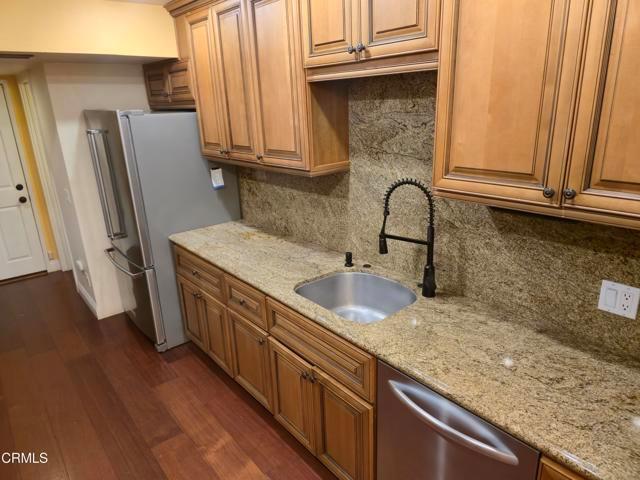 Building Photo - 277 E Del Mar Blvd