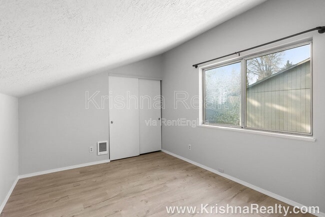 Building Photo - 9957 SW Scott Ct